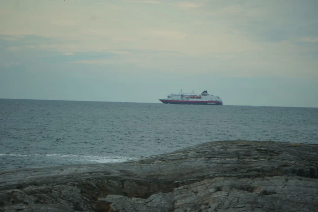 Tag-18 - Auf der Atlantic Ocean Road sahen wir auch (wie ich gestern schon ahnte) unsere Nussschale wieder 🤗